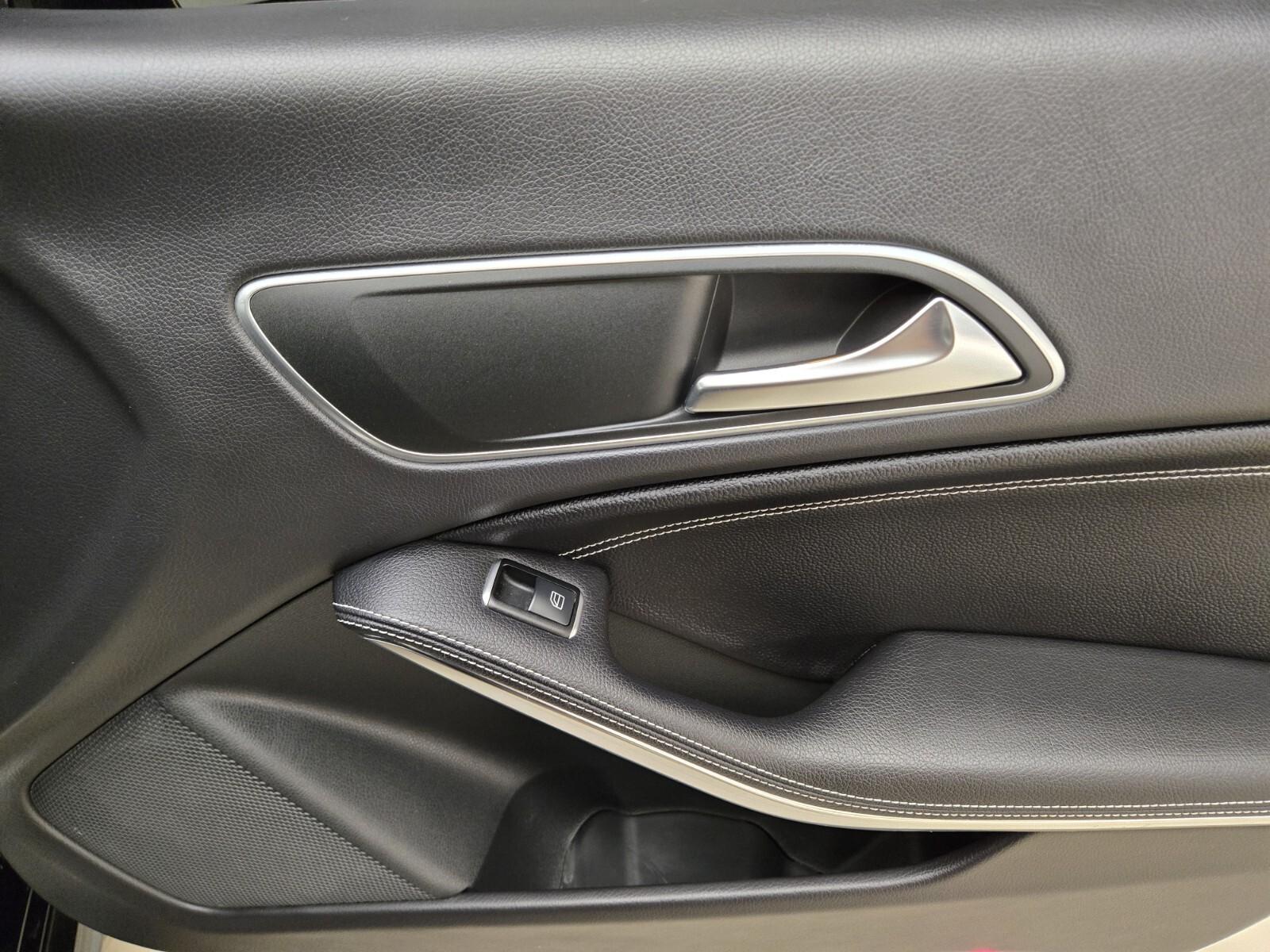 2016 Mercedes Benz CLA 250 photo 26