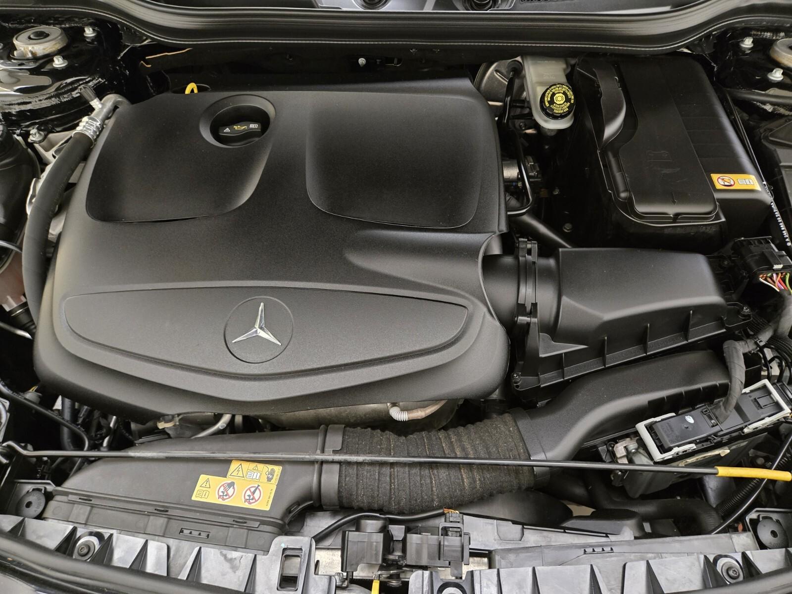 2016 Mercedes Benz CLA 250 photo 27